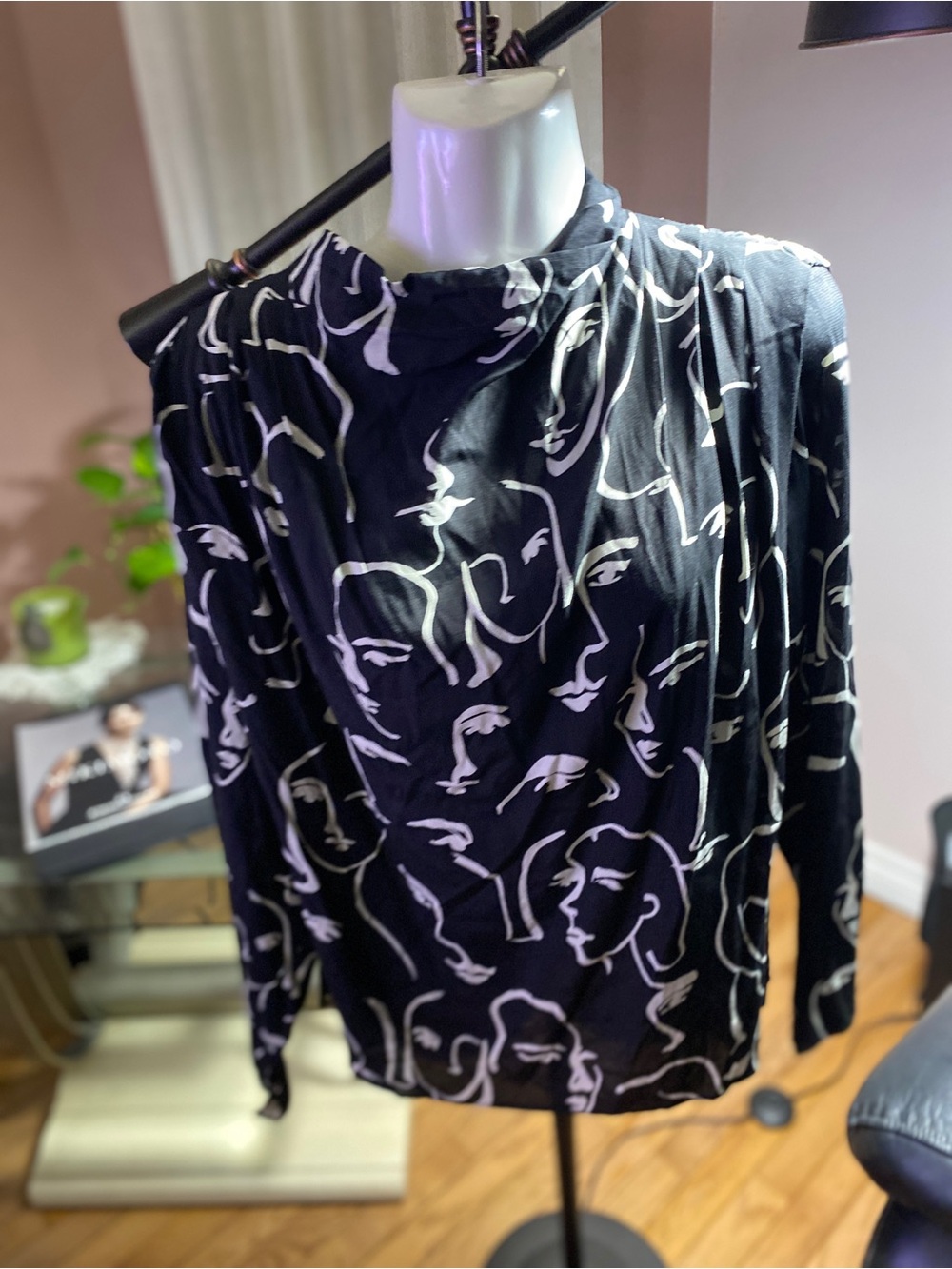 Zara Abstract Face Print Mock Neck Blouse Black White Long Sleeve Art Print Sz M - Picture 3 of 10